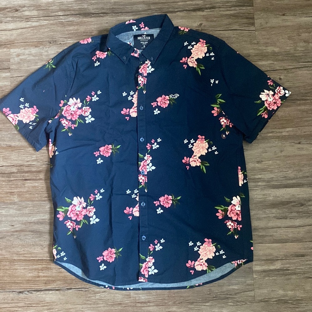 Hollister Men’s Button-up Floral Shirt